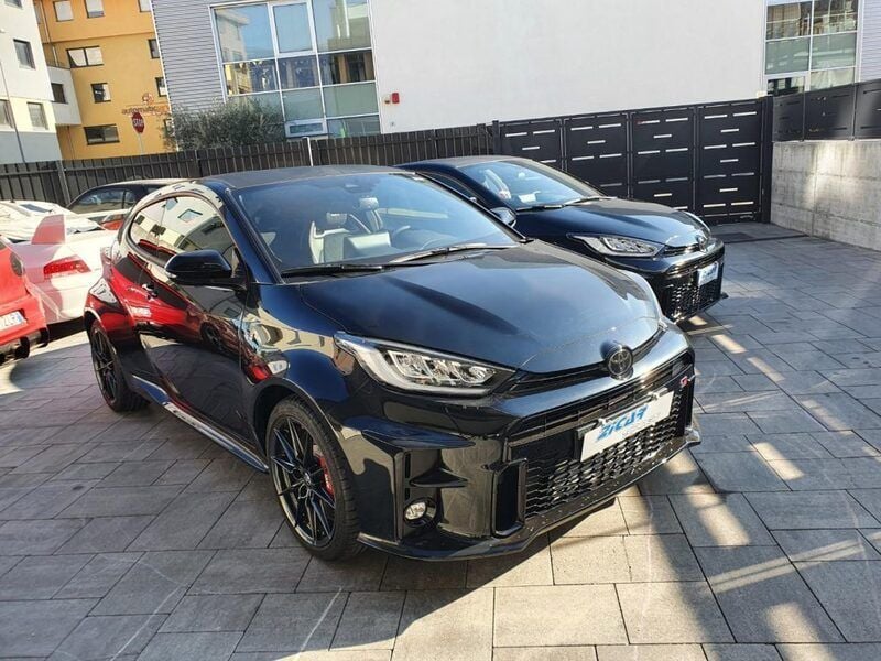Usado Toyota Yaris 261 CV (191 kW) 2022 Negro