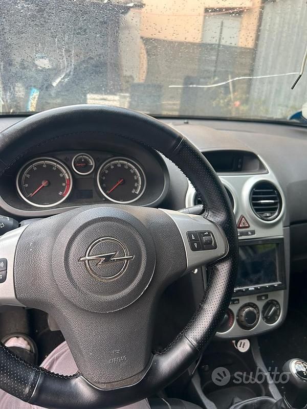 Occasion Opel Corsa 80 ch (58 kW) 2010 Noir Citadine