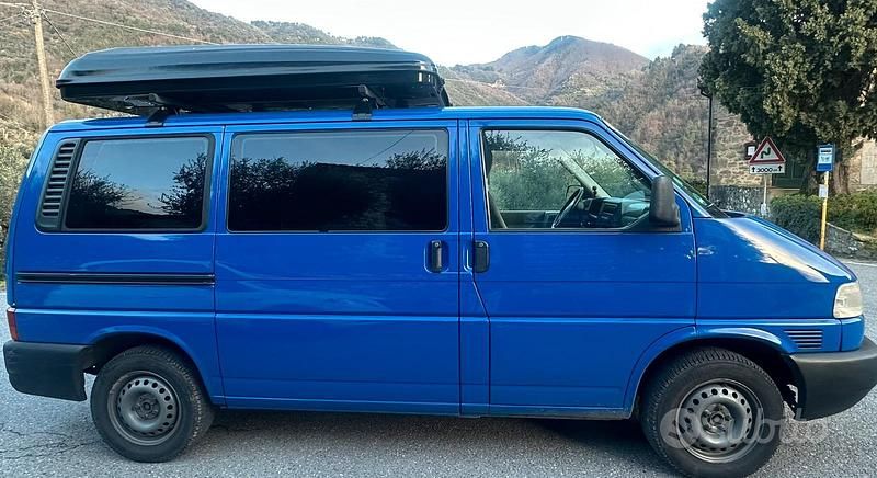 Usata VW Caravelle Highline 88 CV (64 kW) 2001 Blu Monovolume