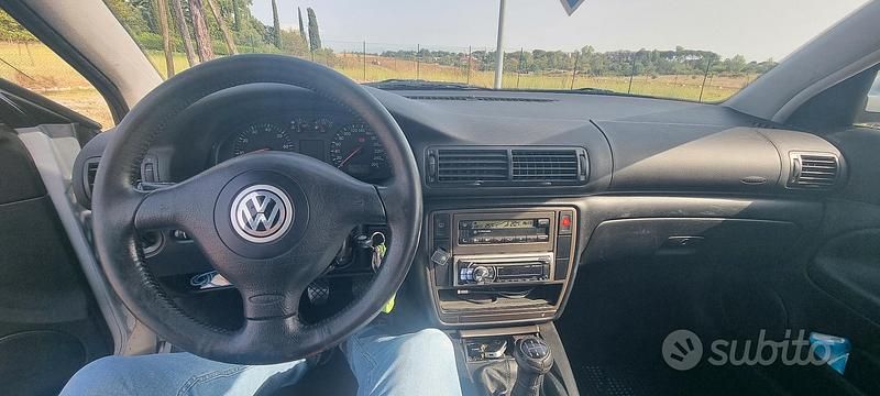 Usata VW Passat 150 CV (110 kW) 1998 Grigio Berlina
