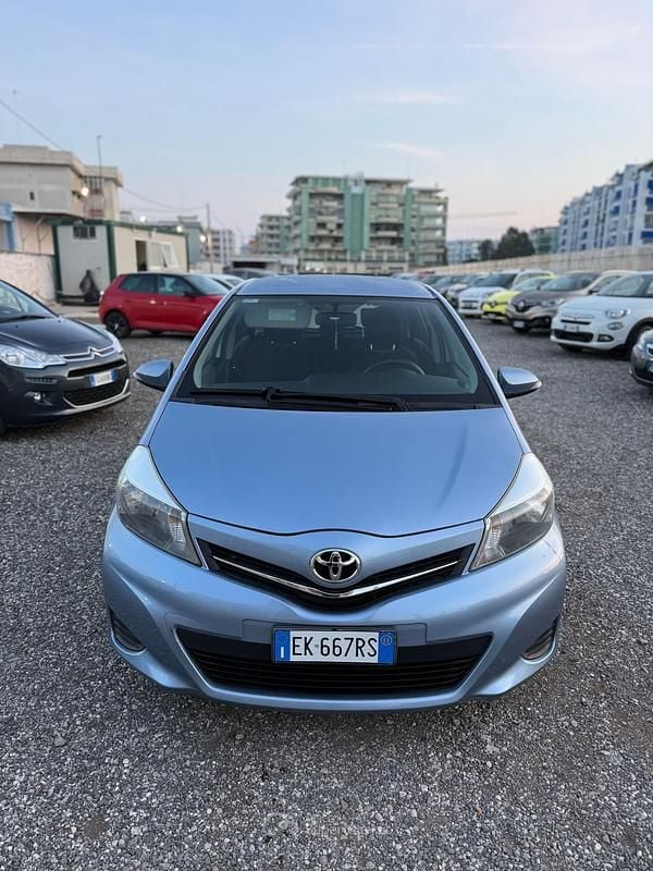 Usata Toyota Yaris Lounge 69 CV (50 kW) 2011 Utilitaria