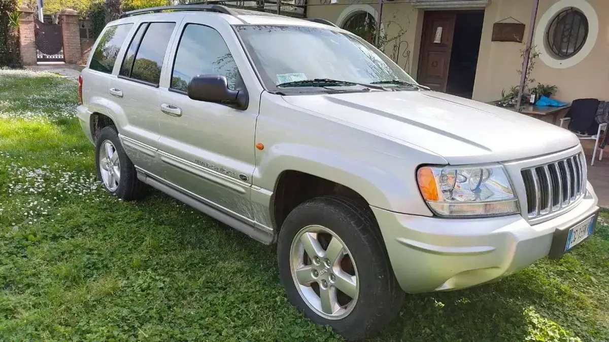 Usata Jeep Grand Cherokee Overland 163 CV (119 kW) 2003 Argento SUV