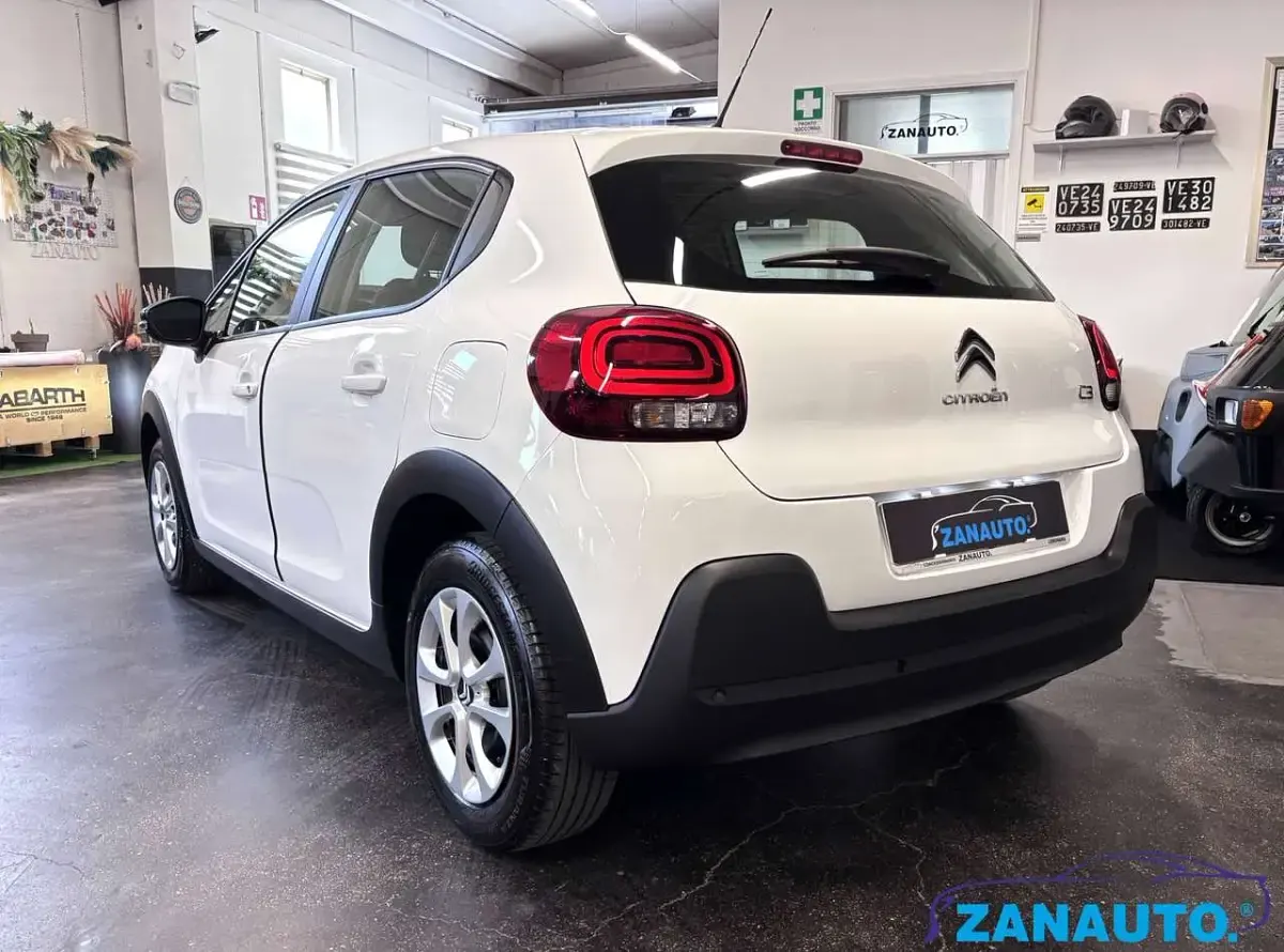 Usata Citroën C3 Feel 102 CV (75 kW) 2024 Vernice standard Furgone