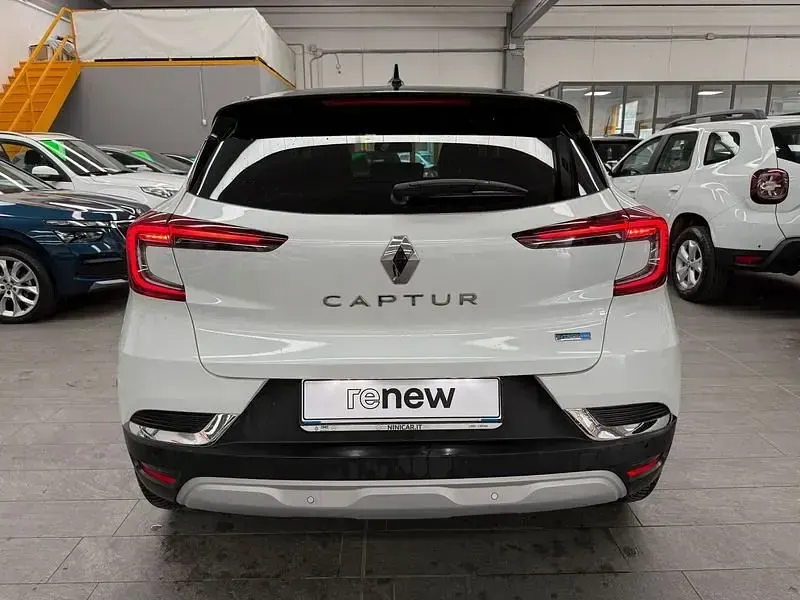 Usata Renault Captur Intens 143 CV (105 kW) 2022 Bianco SUV