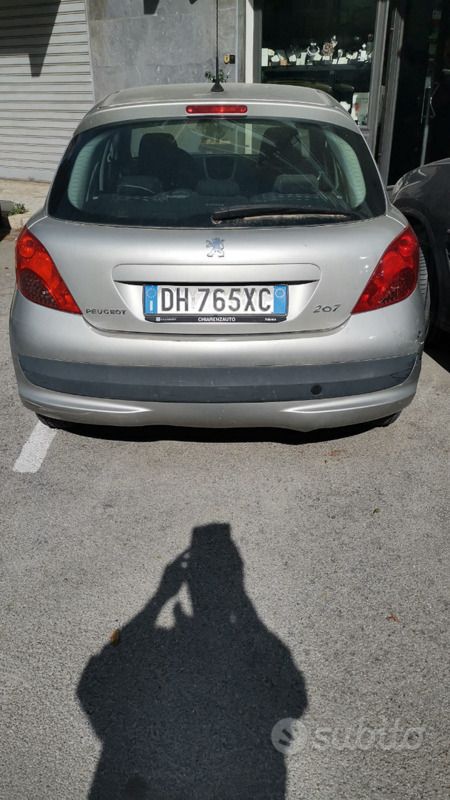 Grigio Usata 2007 Peugeot 207 Tre volumi | 3000 € (Buon prezzo) - Immagine 1/3