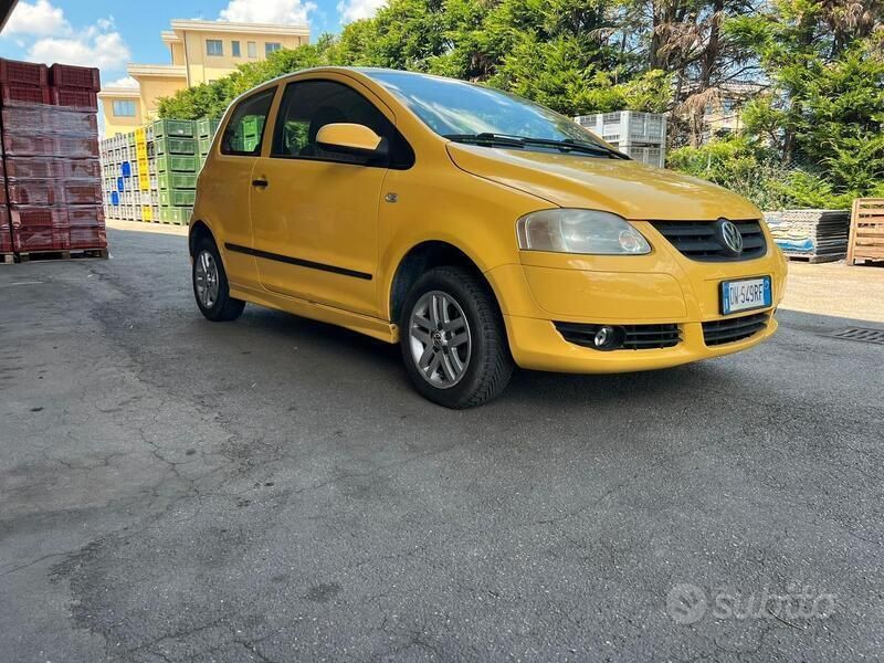 Giallo Usata 2009 VW Fox Sport Due volumi | 3020 € - Immagine 1/4