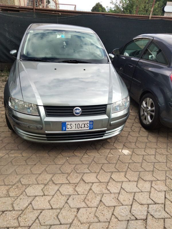 Usata 2004 Fiat Stilo Tre volumi | 1500 € (Buon prezzo) - Immagine 1/4