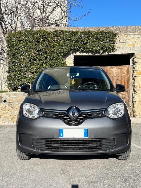 Grigio Usata 2022 Renault Twingo Due volumi | 15.700 € (Molto cara) - Immagine 1/4