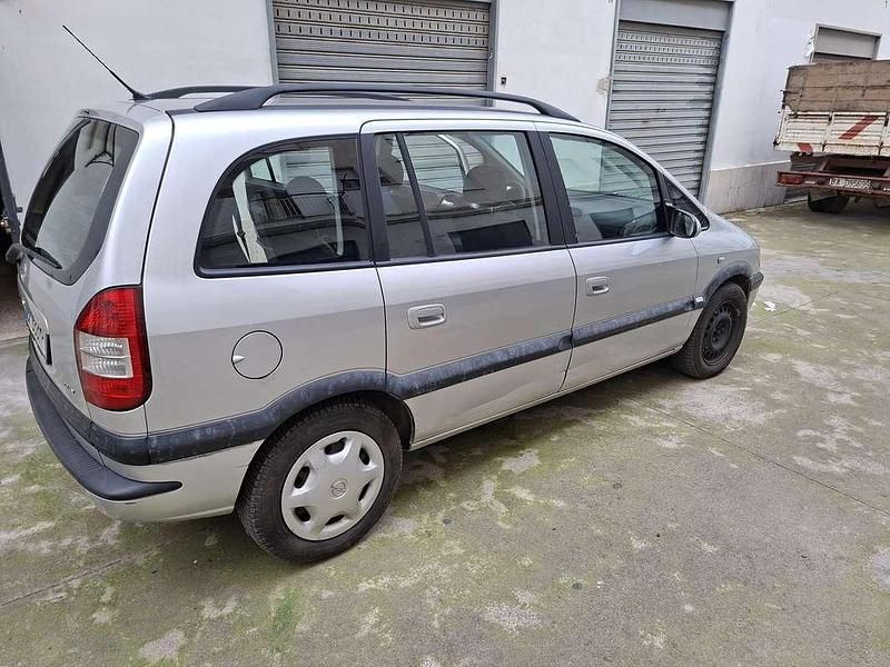 Usata Opel Zafira Elegance 101 CV (74 kW) 2004 Monovolume