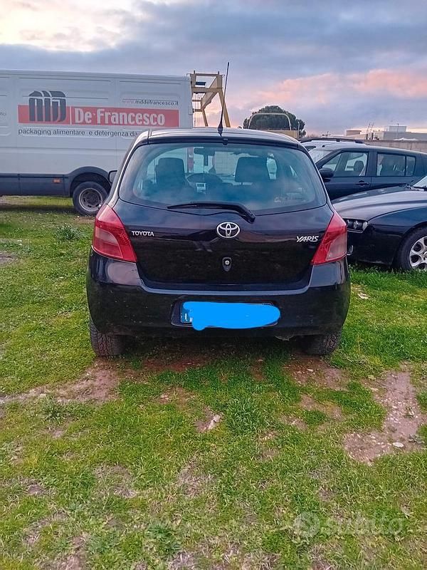 Usata Toyota Yaris 65 CV (47 kW) 2005 Utilitaria