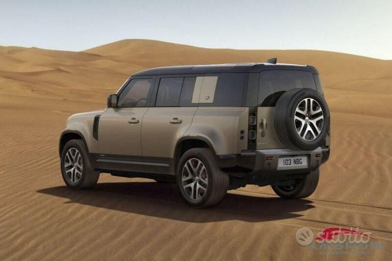 Usata Land Rover Defender Dynamic 404 CV (297 kW) 2023 Grigio metallizzato SUV