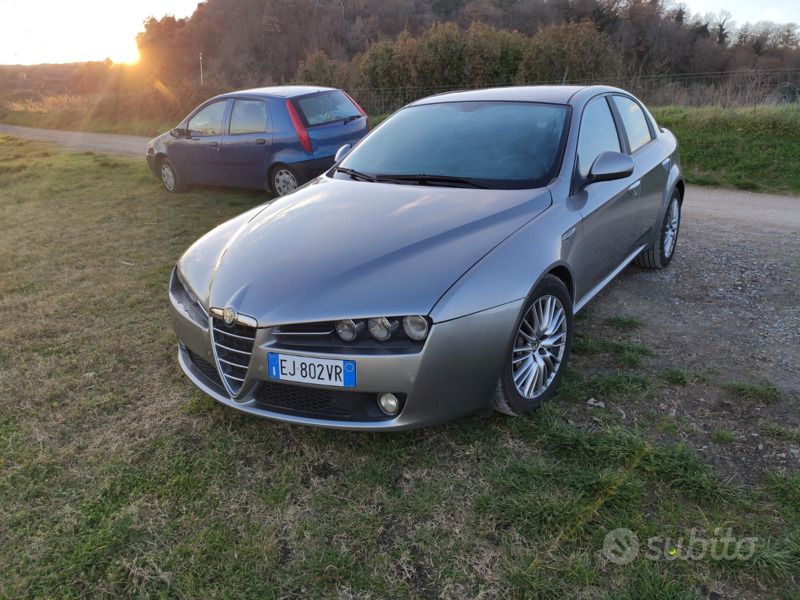 Usata 2011 Alfa Romeo 159 Tre volumi | 6000 € (Ottimo prezzo) - Immagine 1/4