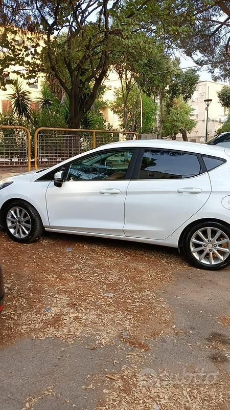 Usata Ford Fiesta 85 CV (62 kW) 2019 Bianco Berlina
