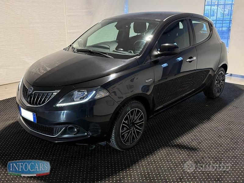 Usata Lancia Ypsilon Gold 70 CV (51 kW) 2023 Nero pastello Utilitaria