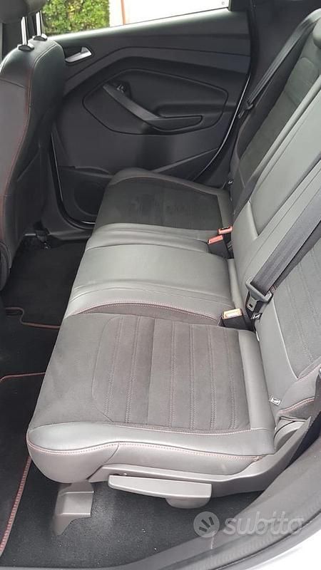 Usata Ford Kuga 120 CV (88 kW) 2018 Grigio SUV