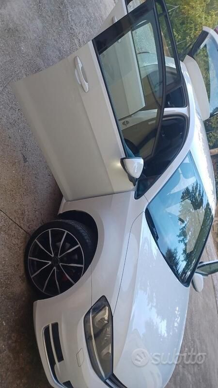 Usata 2015 VW Golf VII Tre volumi | 11.900 € (Ottimo prezzo) - Immagine 1/4