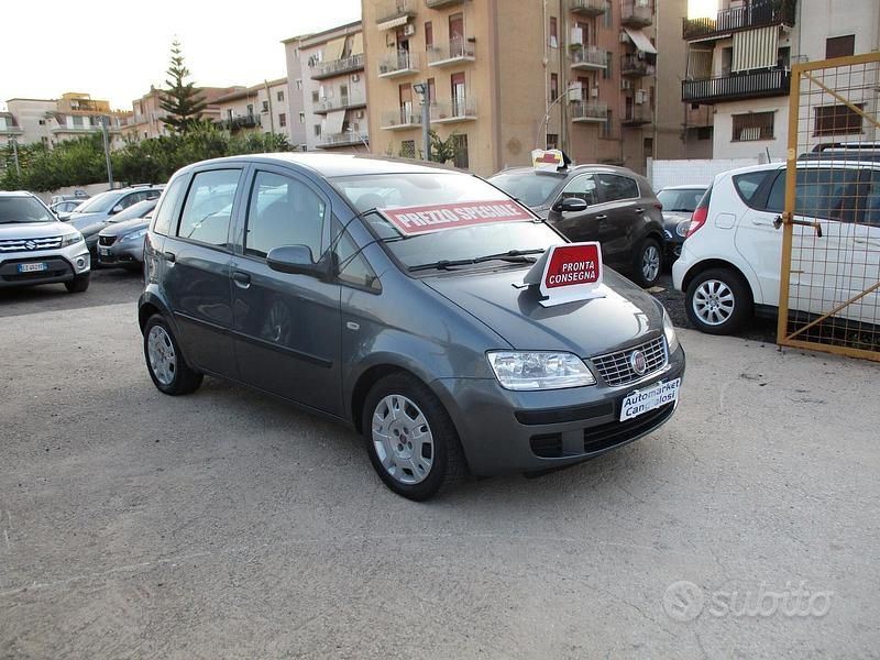 Usata Fiat Idea Dynamic 95 CV (69 kW) 2012 Grigio Monovolume