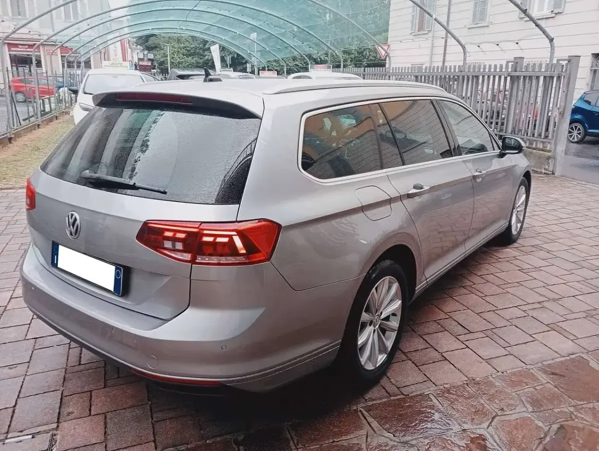 Usata VW Passat Executive 120 CV (88 kW) 2020 Silver met Station wagon