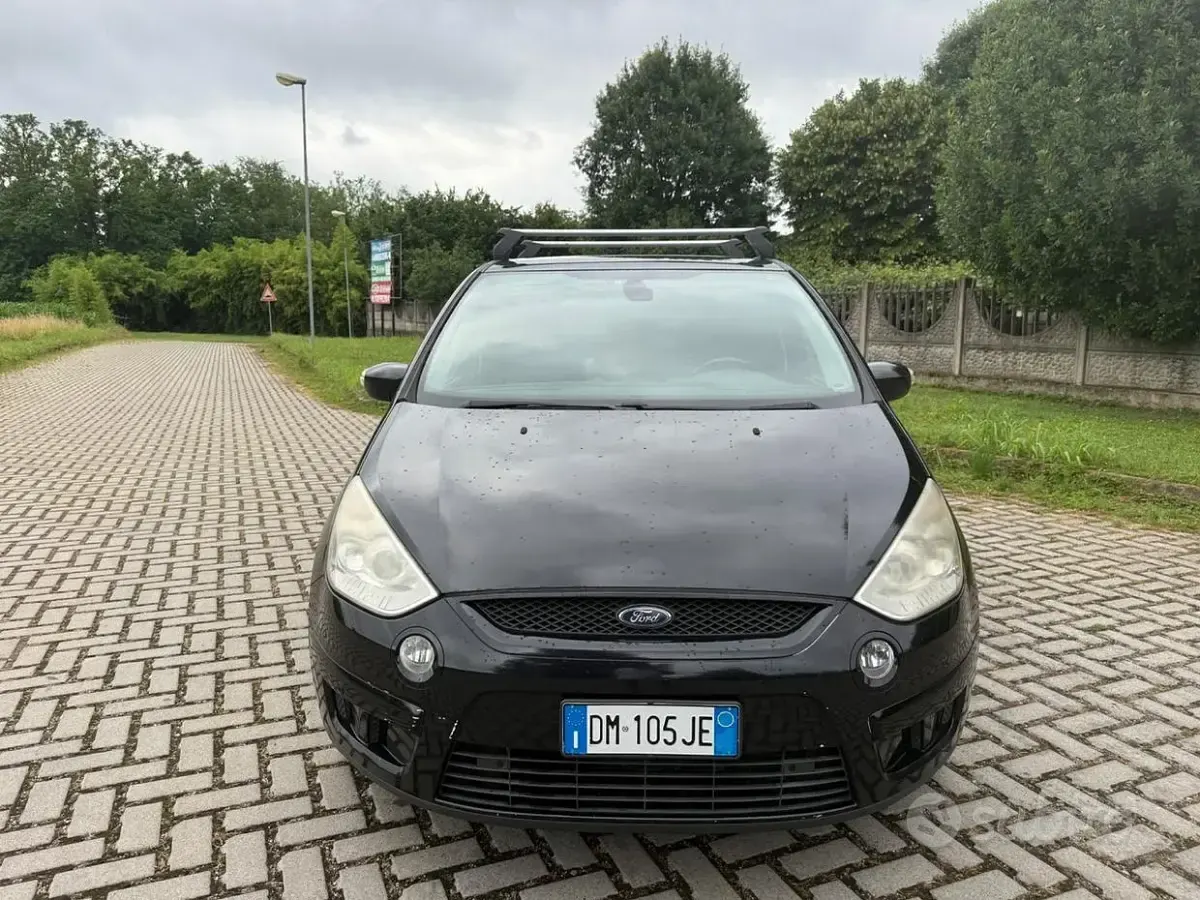 Usata Ford S-MAX Titanium 220 CV (161 kW) 2008 Nero Monovolume