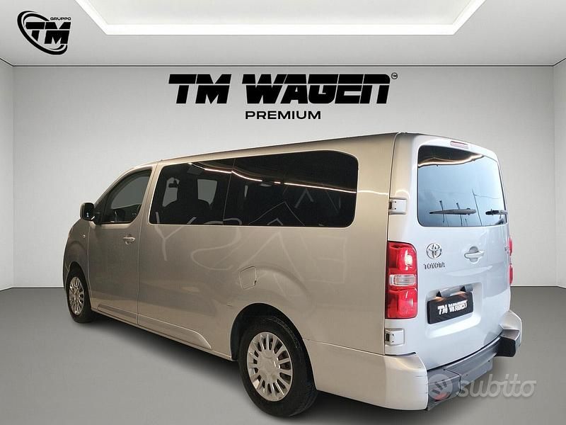 Usata Toyota Proace Verso Lounge 150 CV (110 kW) 2017 Argento Station wagon