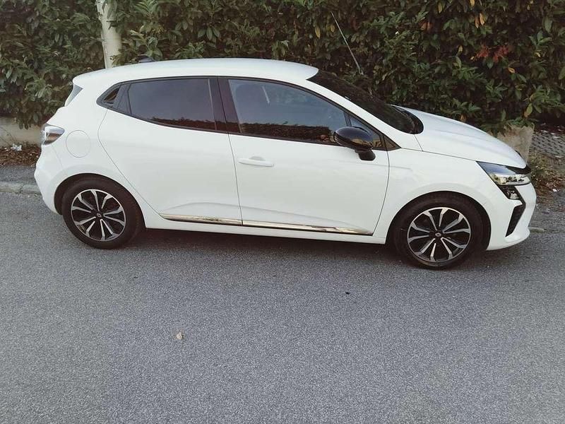 Usata Renault Clio V Techno 101 CV (74 kW) 2024 Bianco Berlina