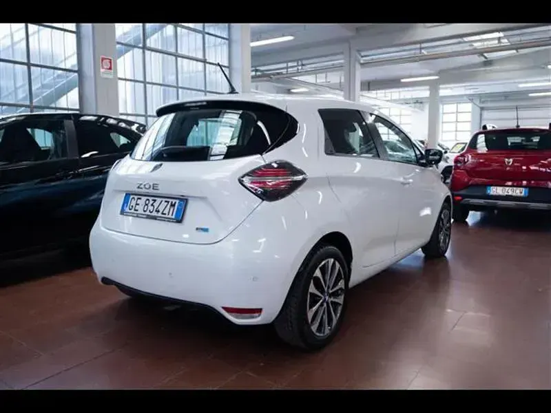 Usata Renault Zoe Zen 100 kW (136 CV) 2021 Grigio chiaro Utilitaria