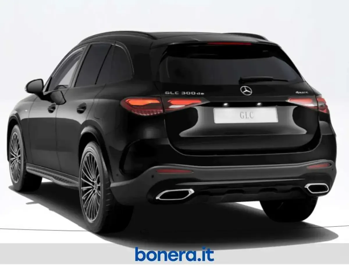 Nuova Mercedes GLC300e Advanced 333 CV (244 kW) 2026 Obsidian black metallic SUV
