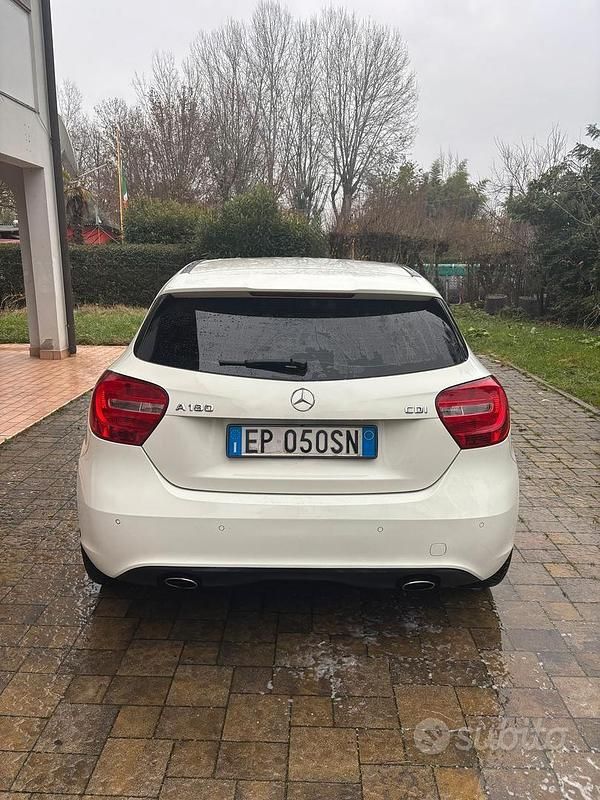 Usata Mercedes A180 110 CV (80 kW) 2013 Bianco Utilitaria