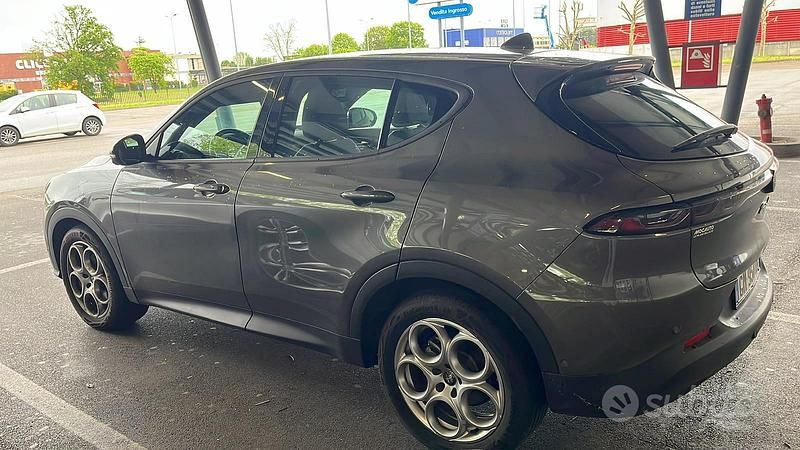 Usata Alfa Romeo Tonale 131 CV (96 kW) 2023 Grigio SUV