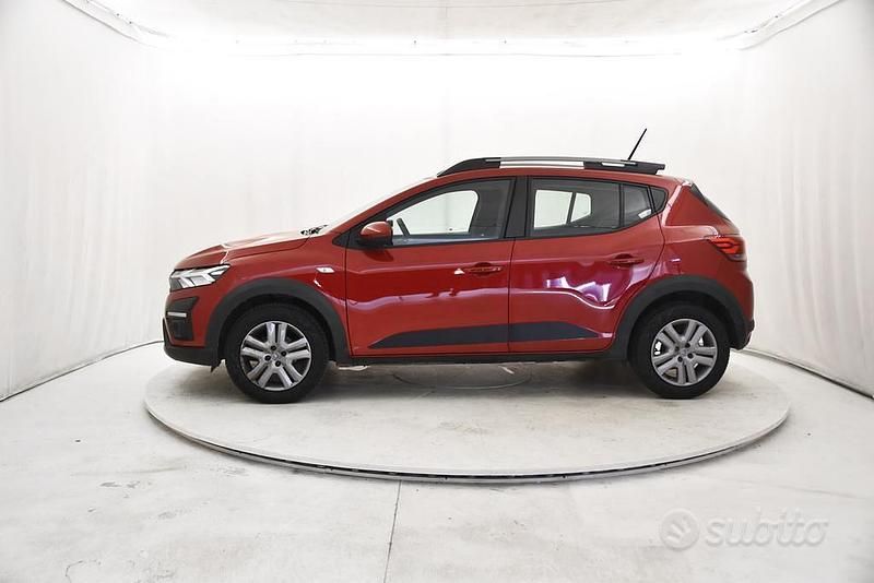 Usata Dacia Sandero Comfort 101 CV (74 kW) 2023 Rosso Berlina