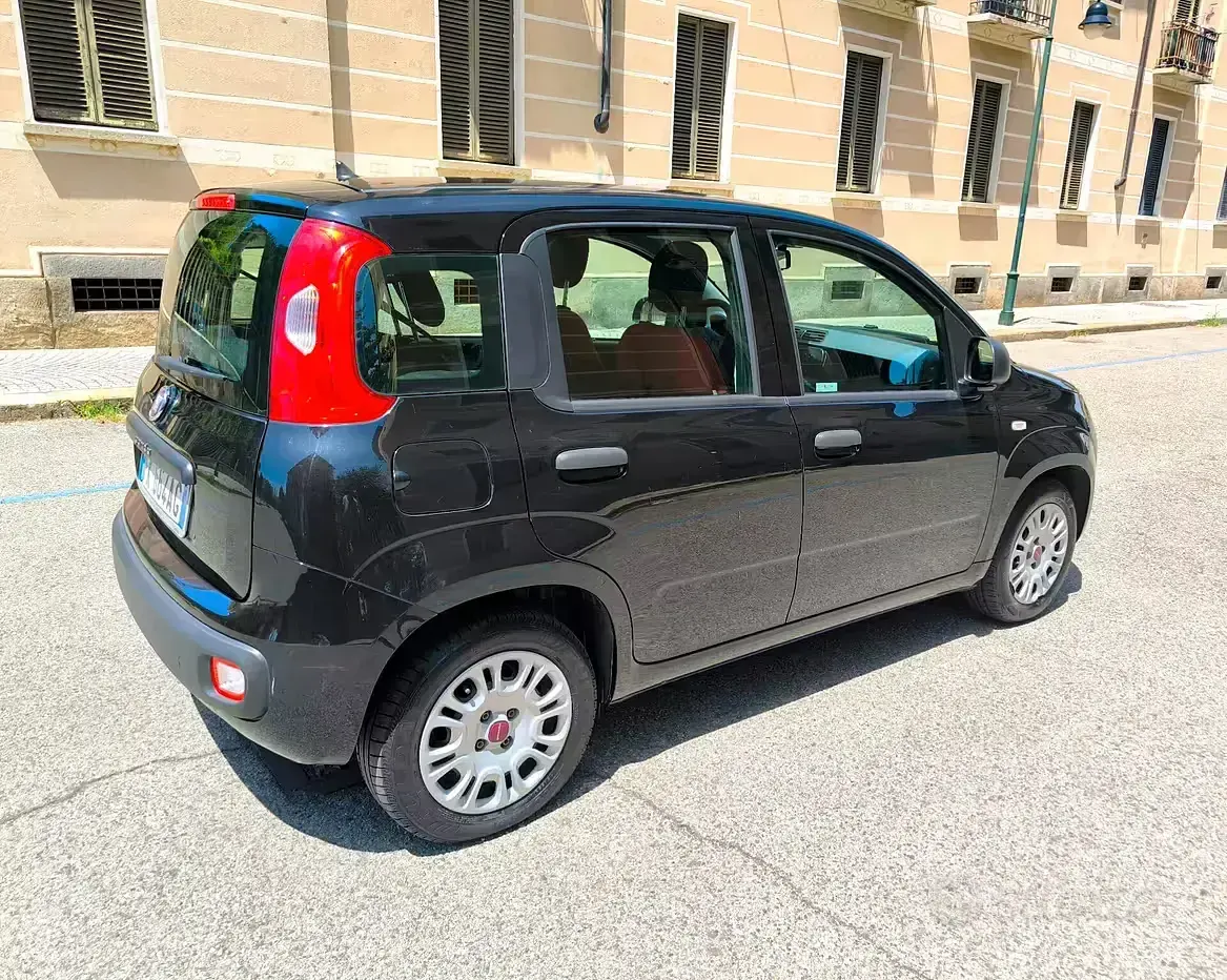 Usata Fiat Panda Lounge 69 CV (50 kW) 2017 Nero Utilitaria