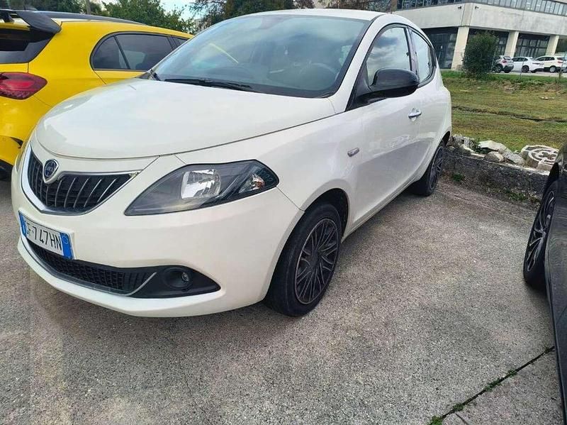 Usata Lancia Ypsilon Gold 69 CV (50 kW) 2021 Other Utilitaria