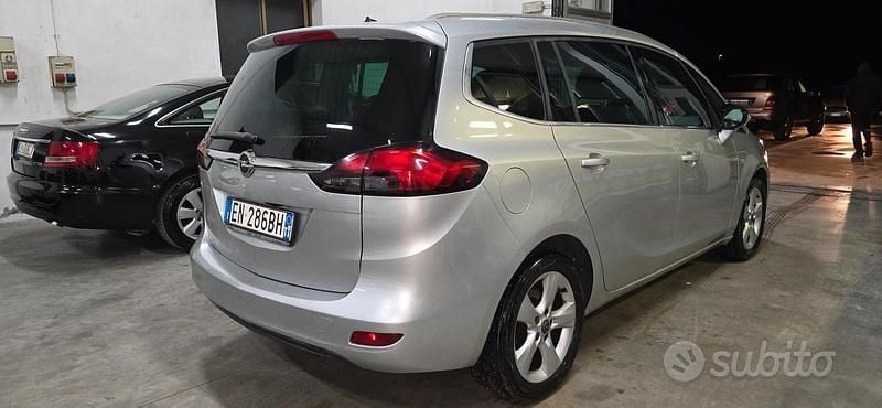Usata Opel Zafira 140 CV (102 kW) 2012 Grigio Monovolume