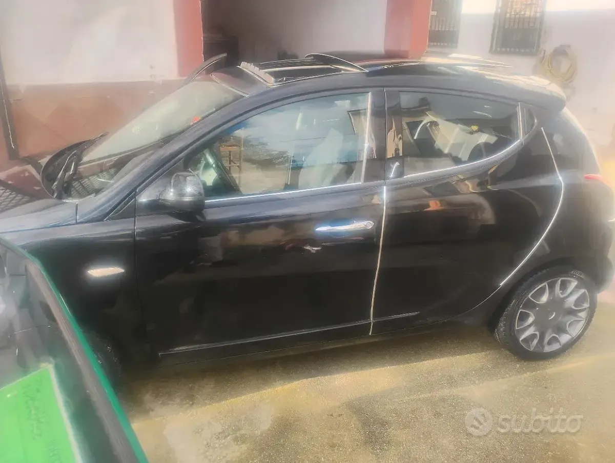 Usata Lancia Ypsilon 95 CV (69 kW) 2012 Nero Utilitaria
