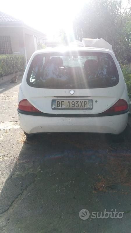 Usata Lancia Ypsilon 60 CV (44 kW) 1999 Bianco Utilitaria