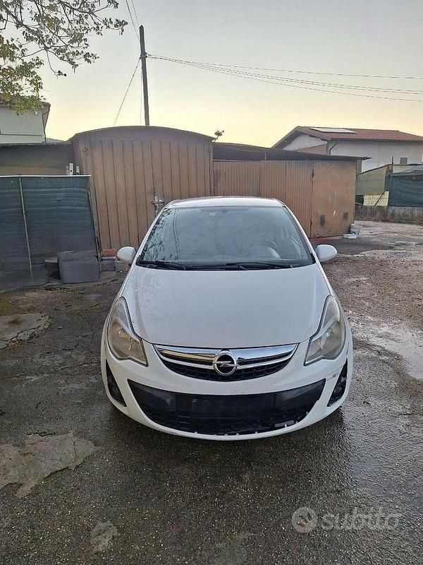 Usata Opel Corsa 75 CV (55 kW) 2011 Bianco Utilitaria