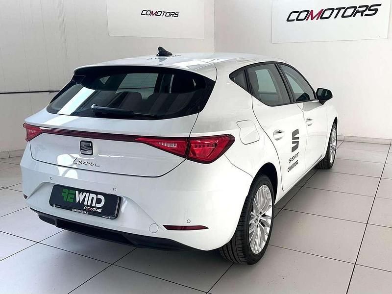 Begagnad Seat Leon Business 116 HK (85 kW) 2025 Vit Halvkombi