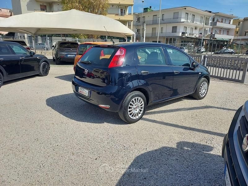 Usata Fiat Punto 77 CV (56 kW) 2017 Blu Utilitaria