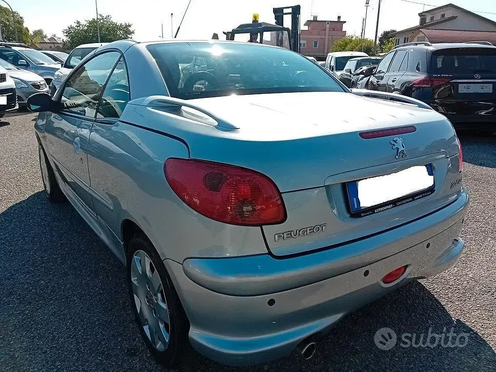 Usata Peugeot 206 CC 109 CV (80 kW) 2004 Grigio Cabrio