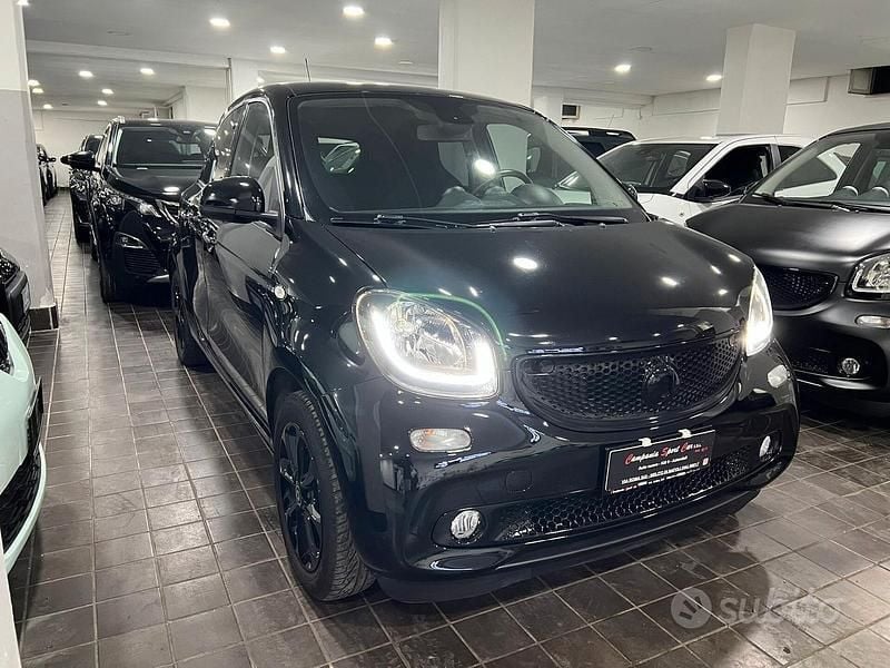 Nero cinema Usata 2018 Smart ForFour Passion Tre volumi | 12.490 € (Ottimo prezzo) - Immagine 1/4