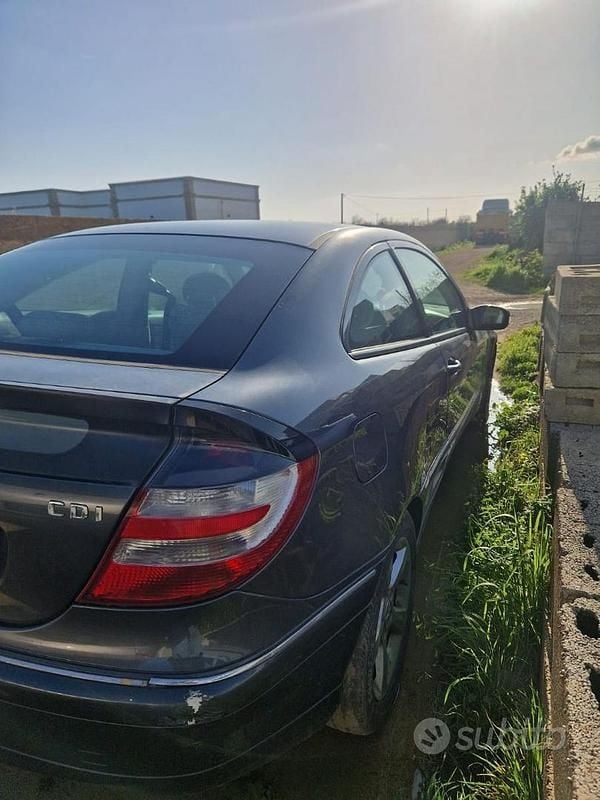Usata Mercedes C220 Elegance 150 CV (110 kW) 2006 Grigio Coupé