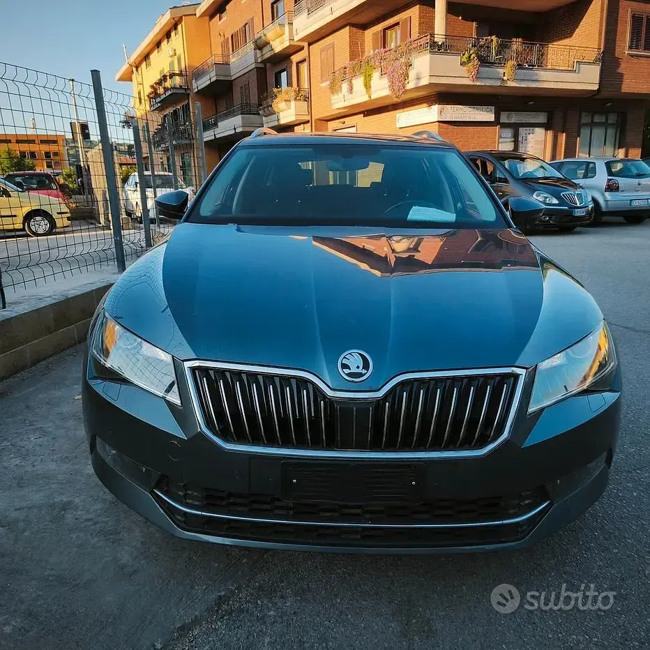 Usata Skoda Superb Executive 150 CV (110 kW) 2019 Grigio Berlina