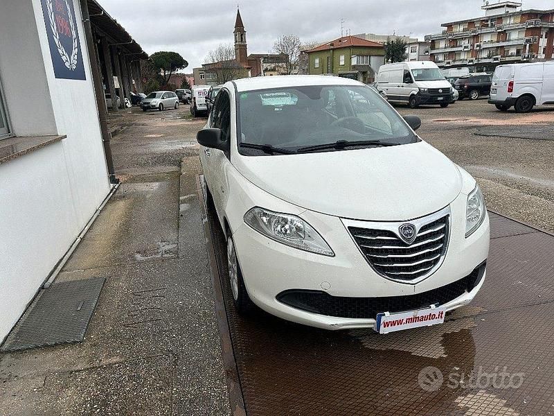 Usata Lancia Ypsilon Silver 69 CV (50 kW) 2014 Bianco Utilitaria