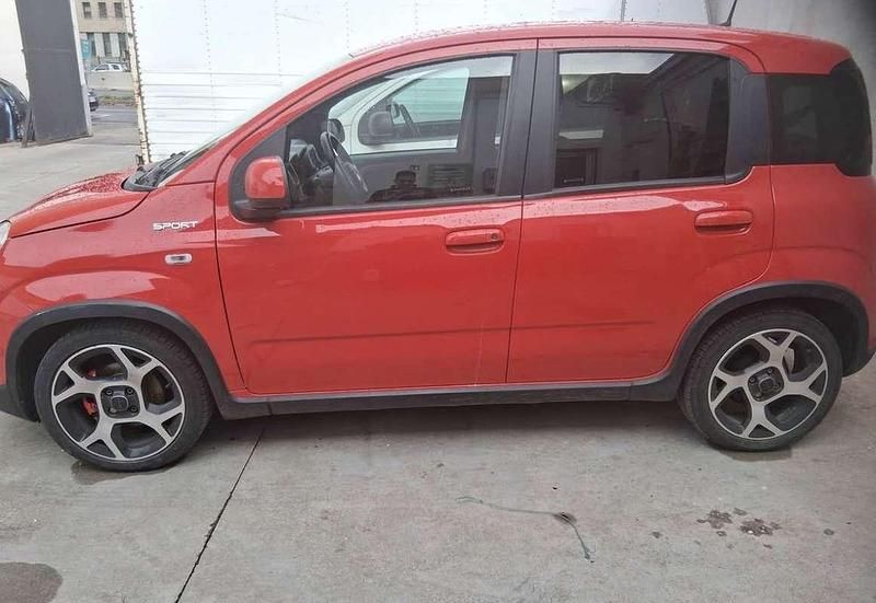 Usata Fiat Panda Sport 69 CV (50 kW) 2022 Rosso Utilitaria