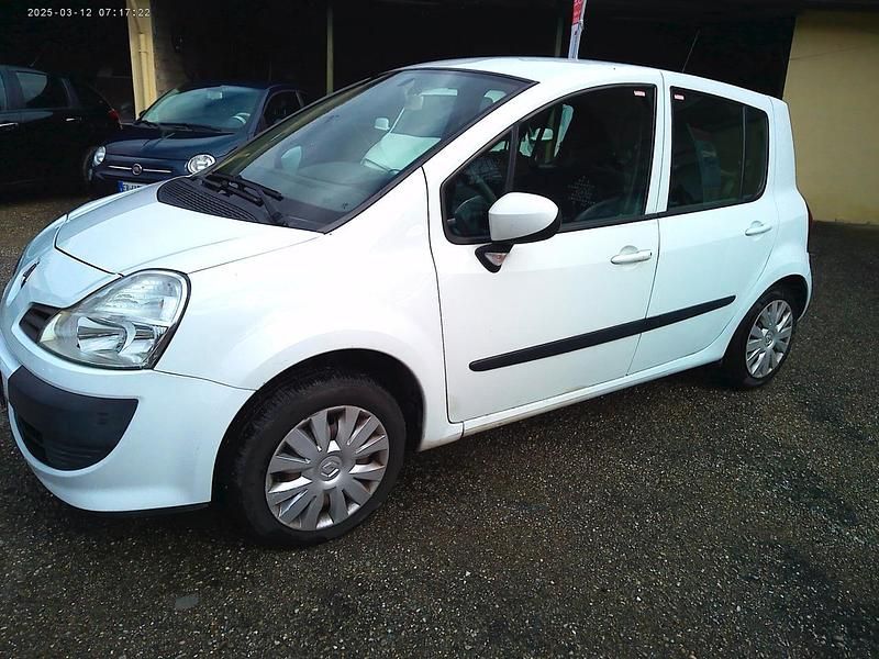 Usata Renault Modus 74 CV (54 kW) 2011 Bianco Monovolume