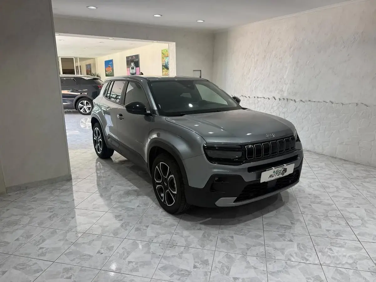 Begagnad Jeep Avenger Summit 101 HK (74 kW) 2025 Grå SUV