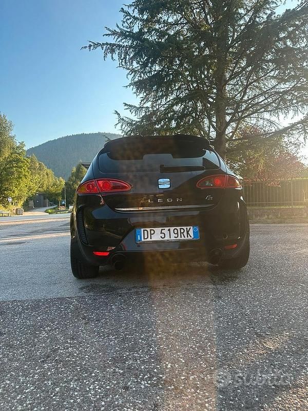 Usata Seat Leon 200 CV (147 kW) 2008 Nero Utilitaria