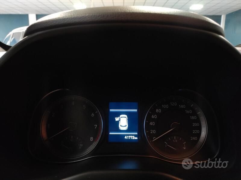 Usata Hyundai Kona Style 120 CV (88 kW) 2018 Rosso SUV