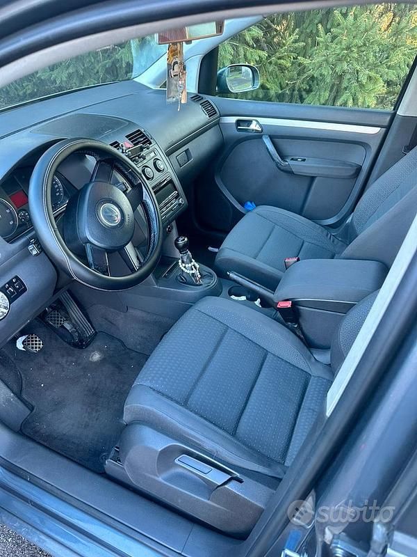 Usata VW Touran 140 CV (102 kW) 2005 Grigio Monovolume
