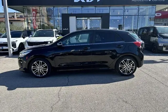 Usata Kia Rio 84 CV (61 kW) 2018 Nero Berlina